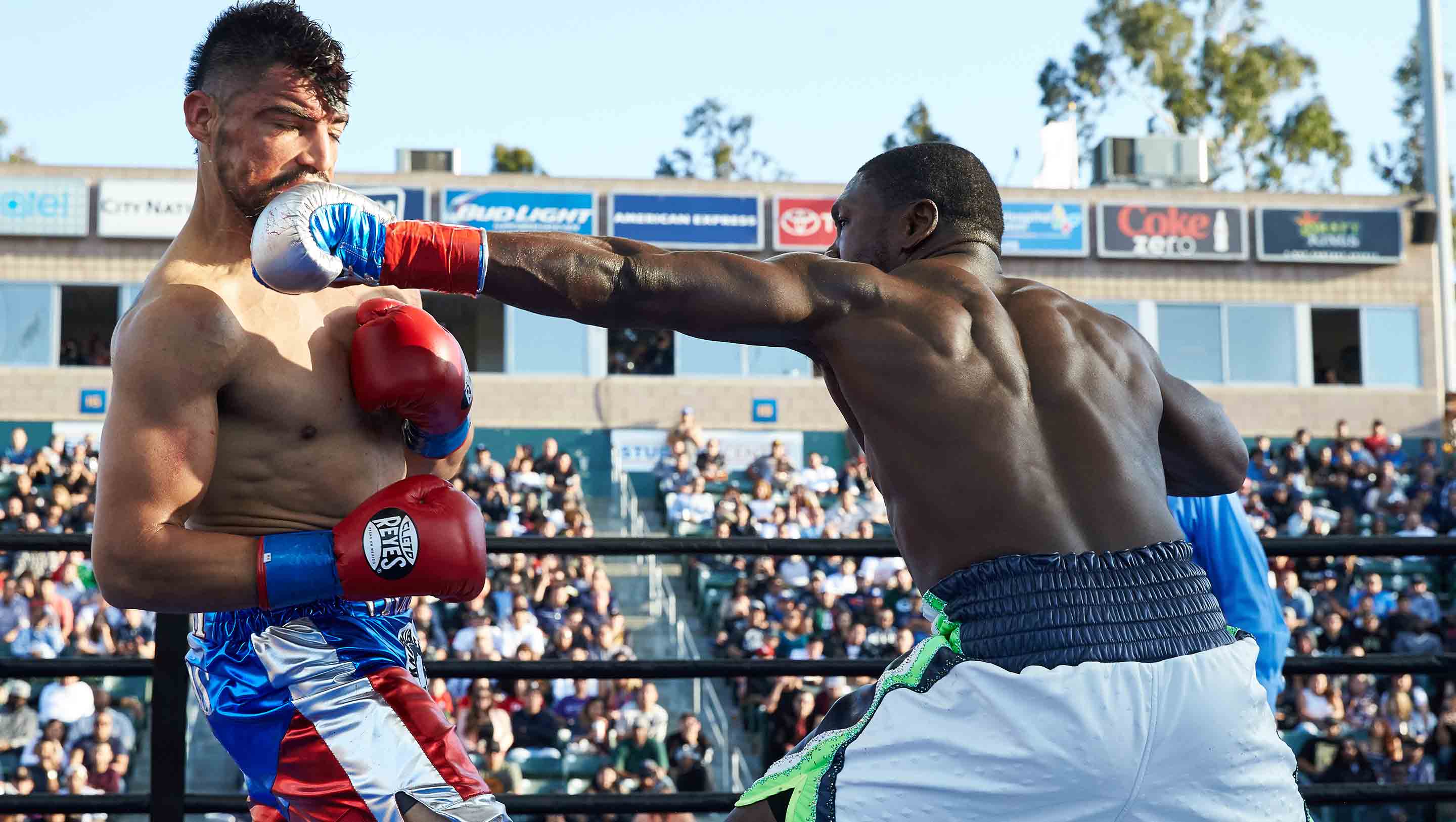 Ortiz vs Berto full fight: April 30, 20162880 x 1626