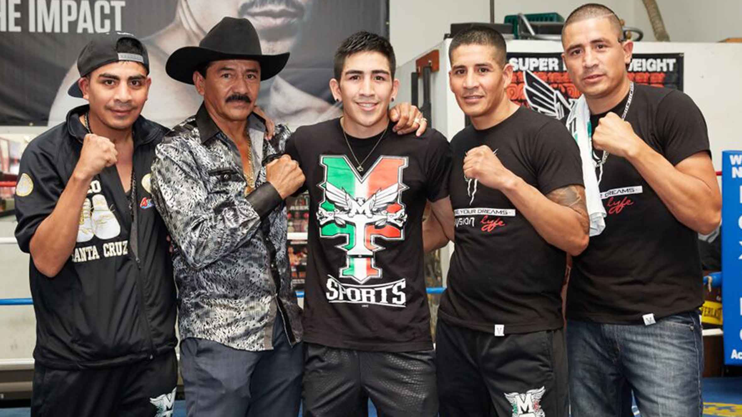 Leo Santa Cruz keeps his whole family in the fight