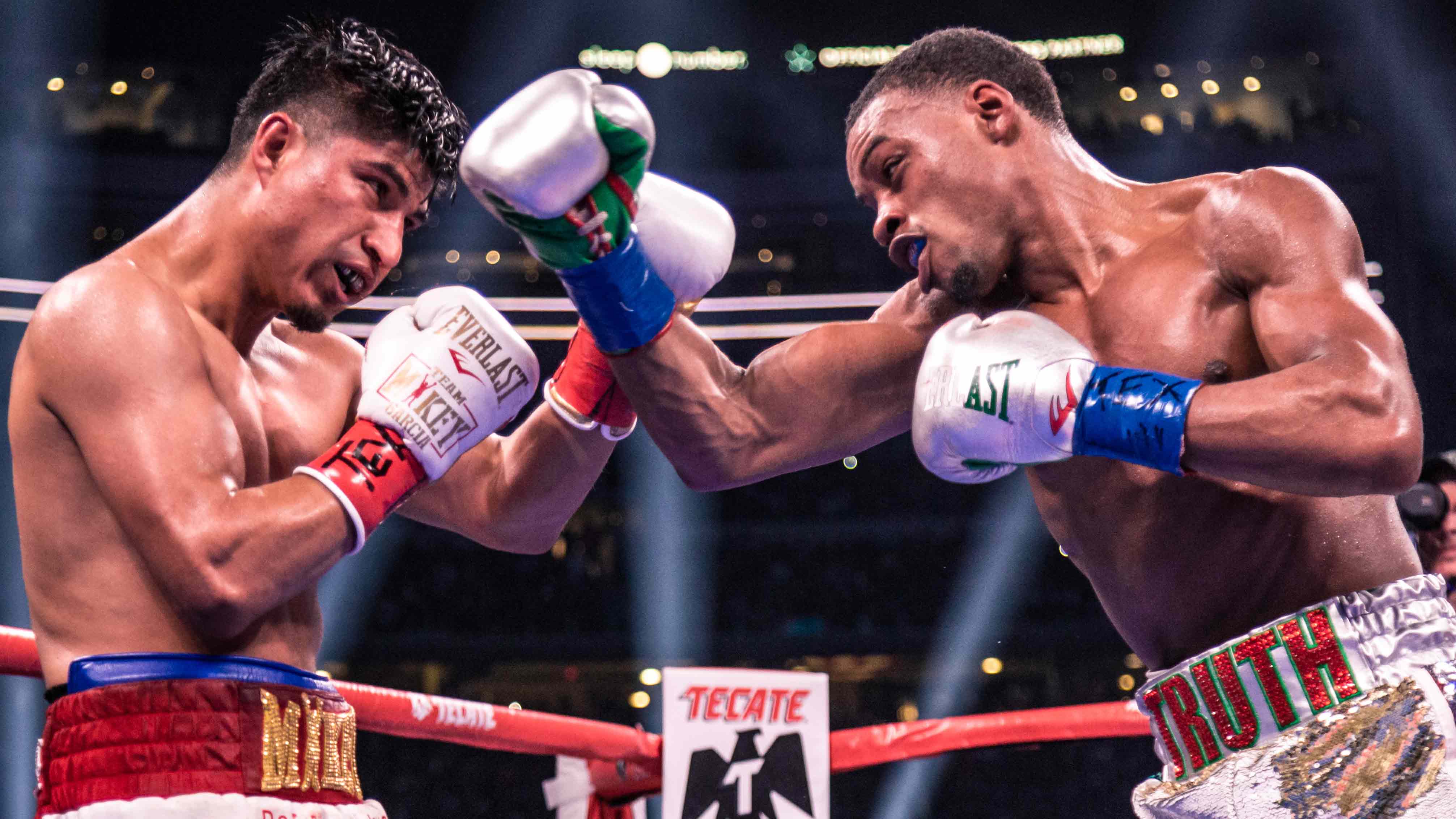 Spence Dominates Garcia, Retains Title via Unanimous Decision