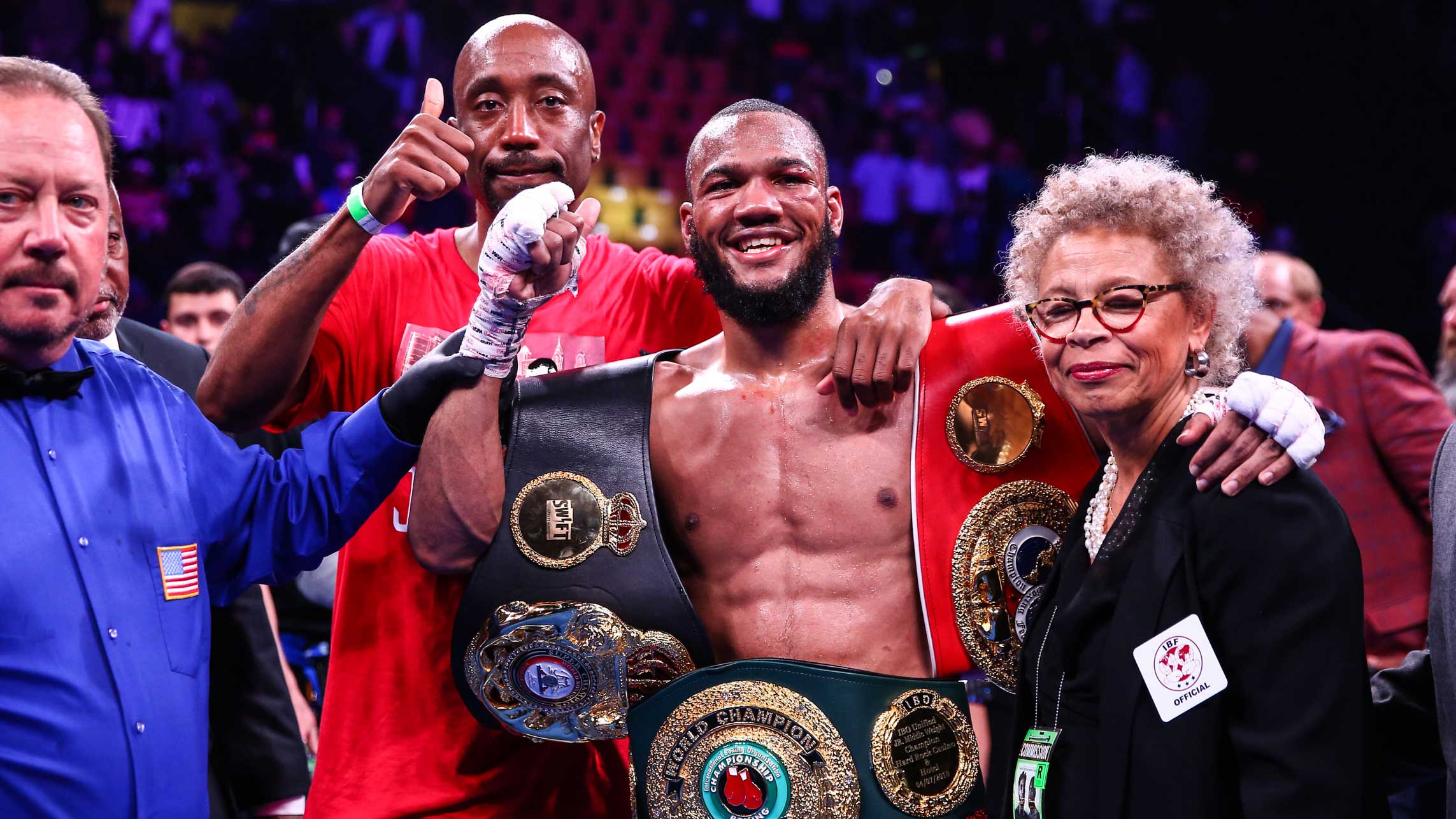 Algebra kardinal Civic Williams Shocks Boxing World, Defeats Hurd to Become Champion