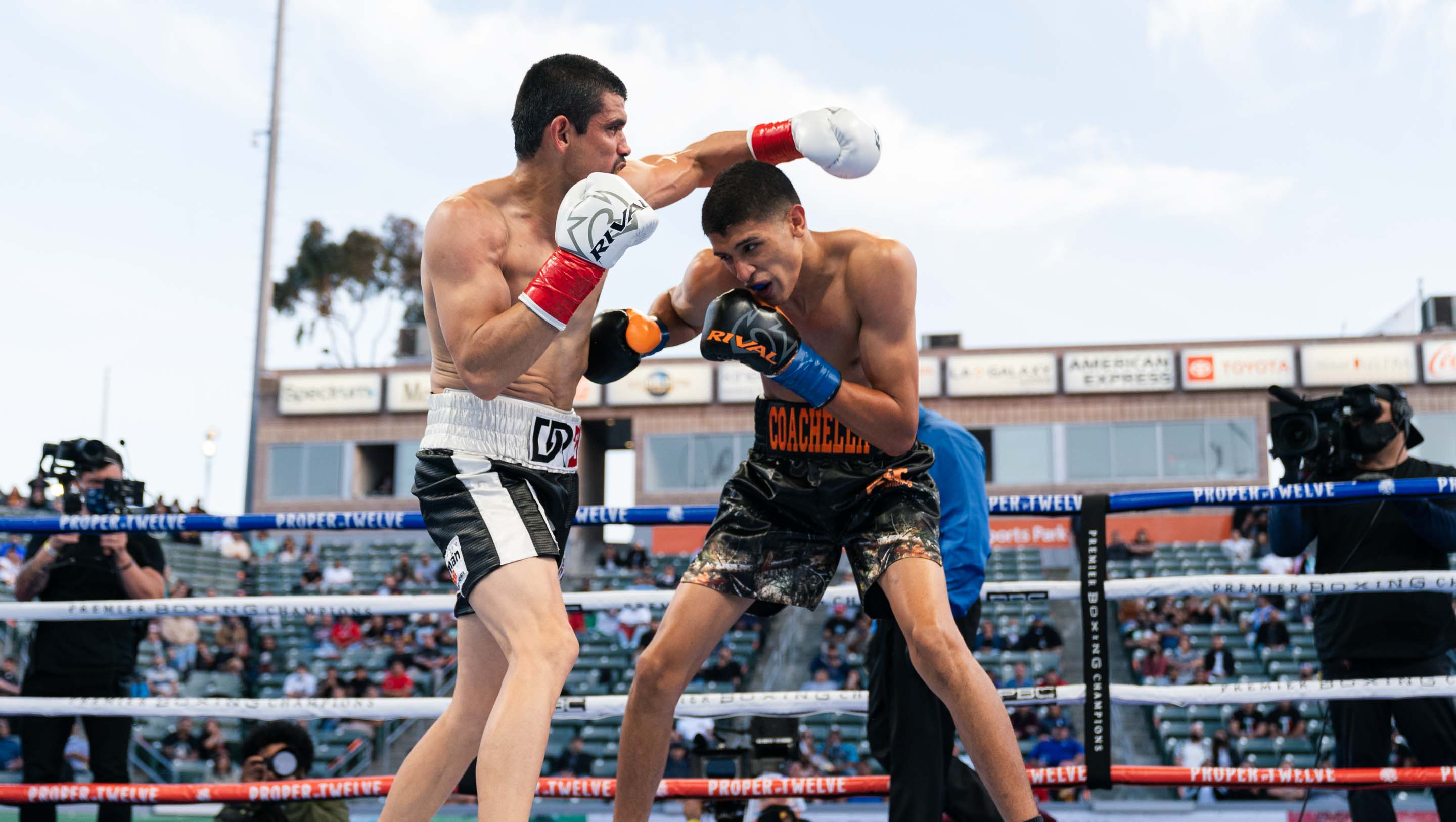 Fundora and Cota Clash in Close Quarters
