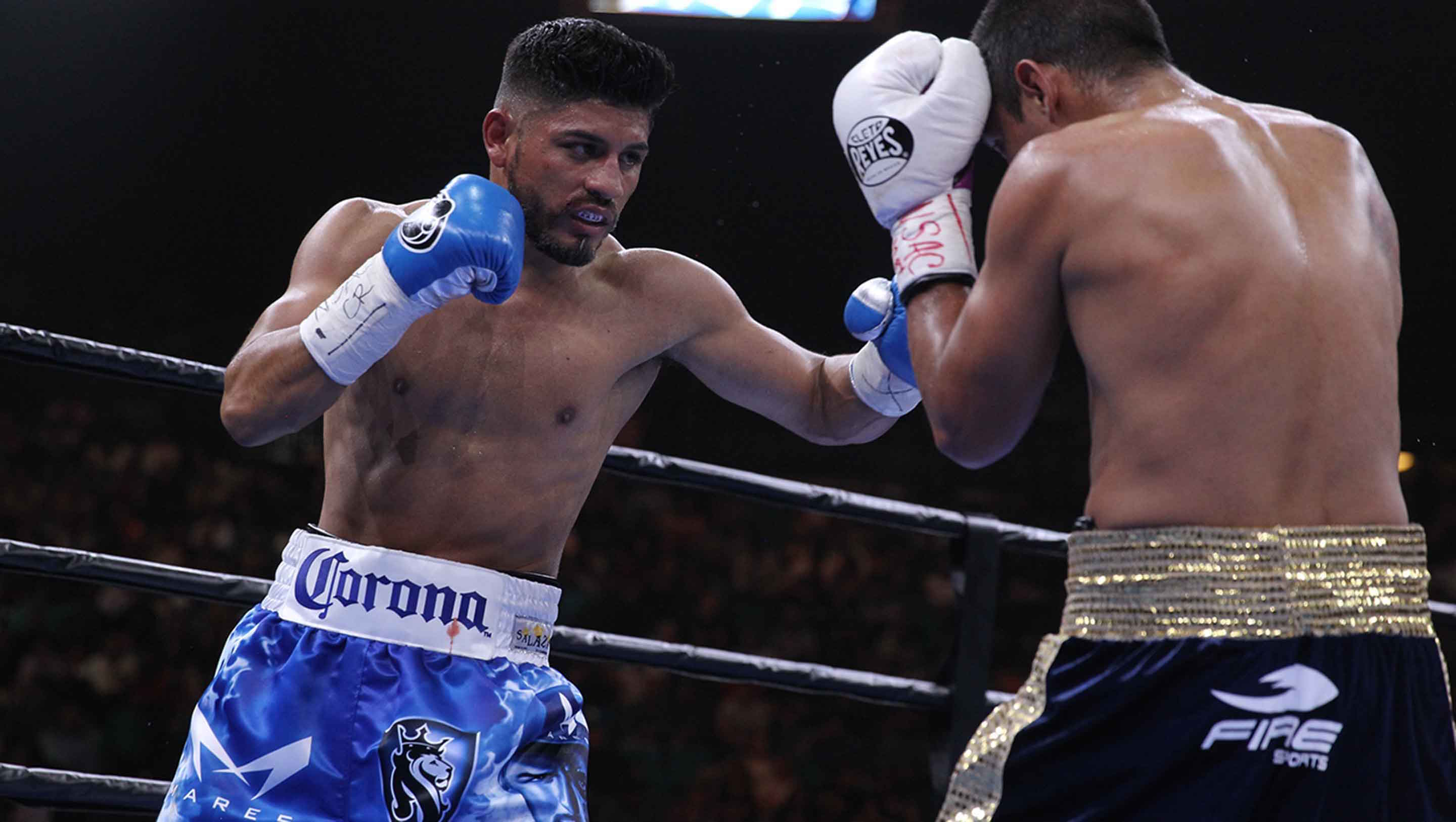 Mares punches Reyes