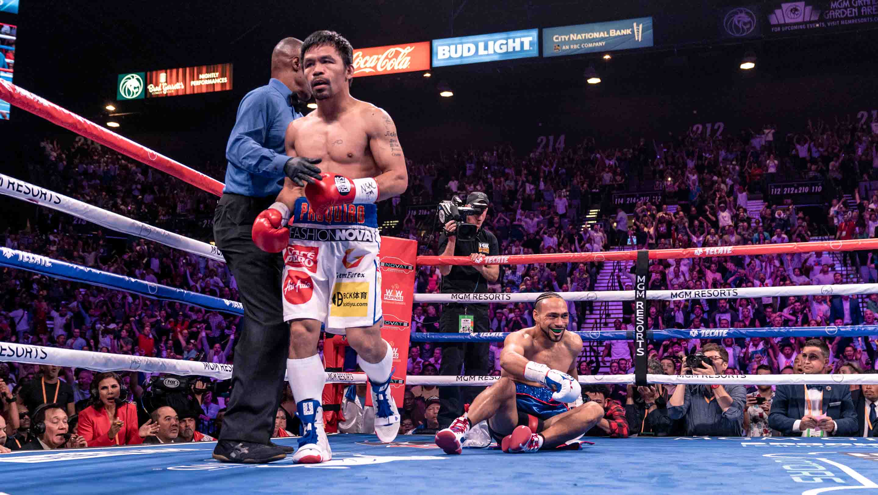 Pacquiao knocks down Thurman in round one