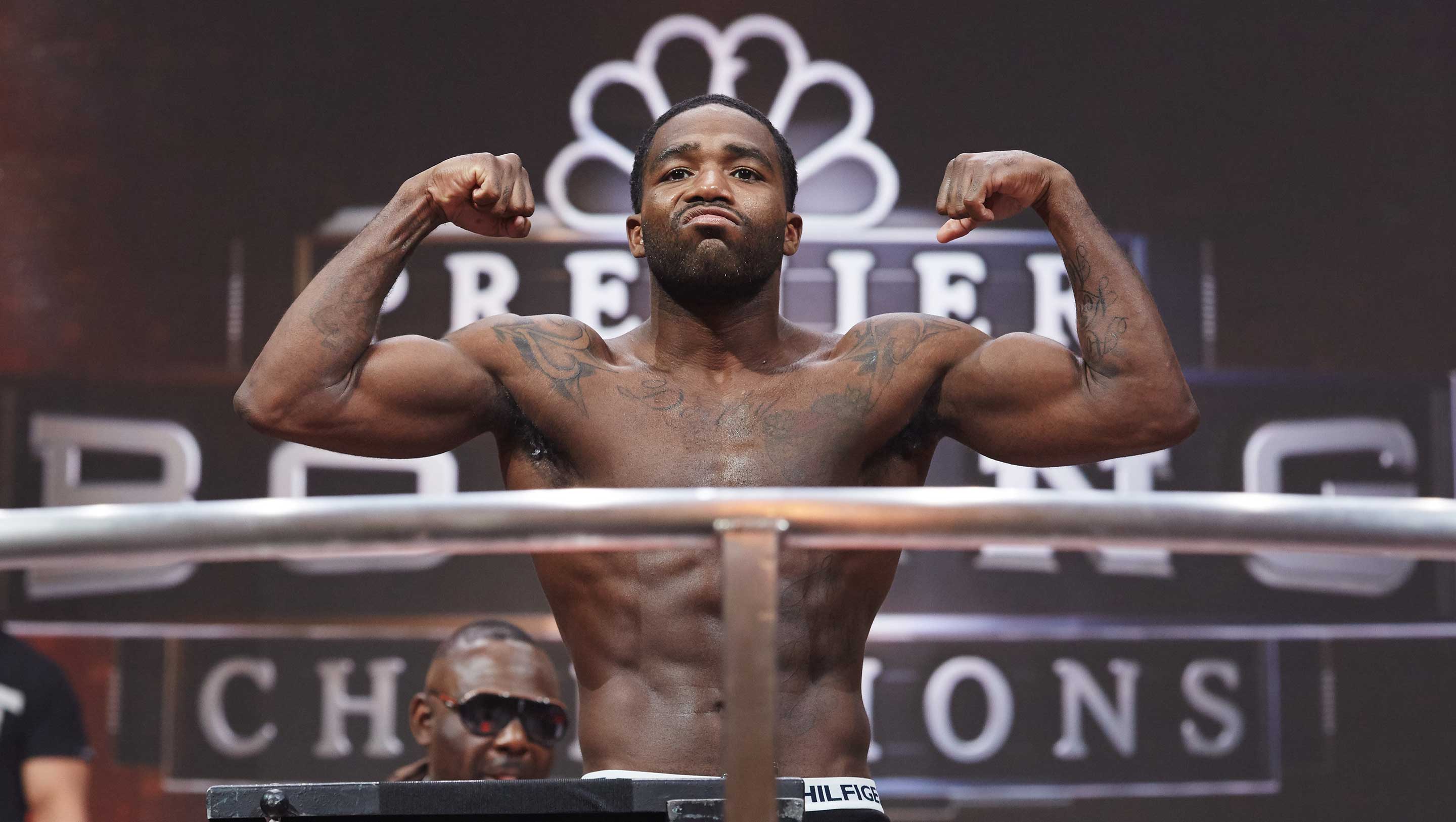 Broner makes weight