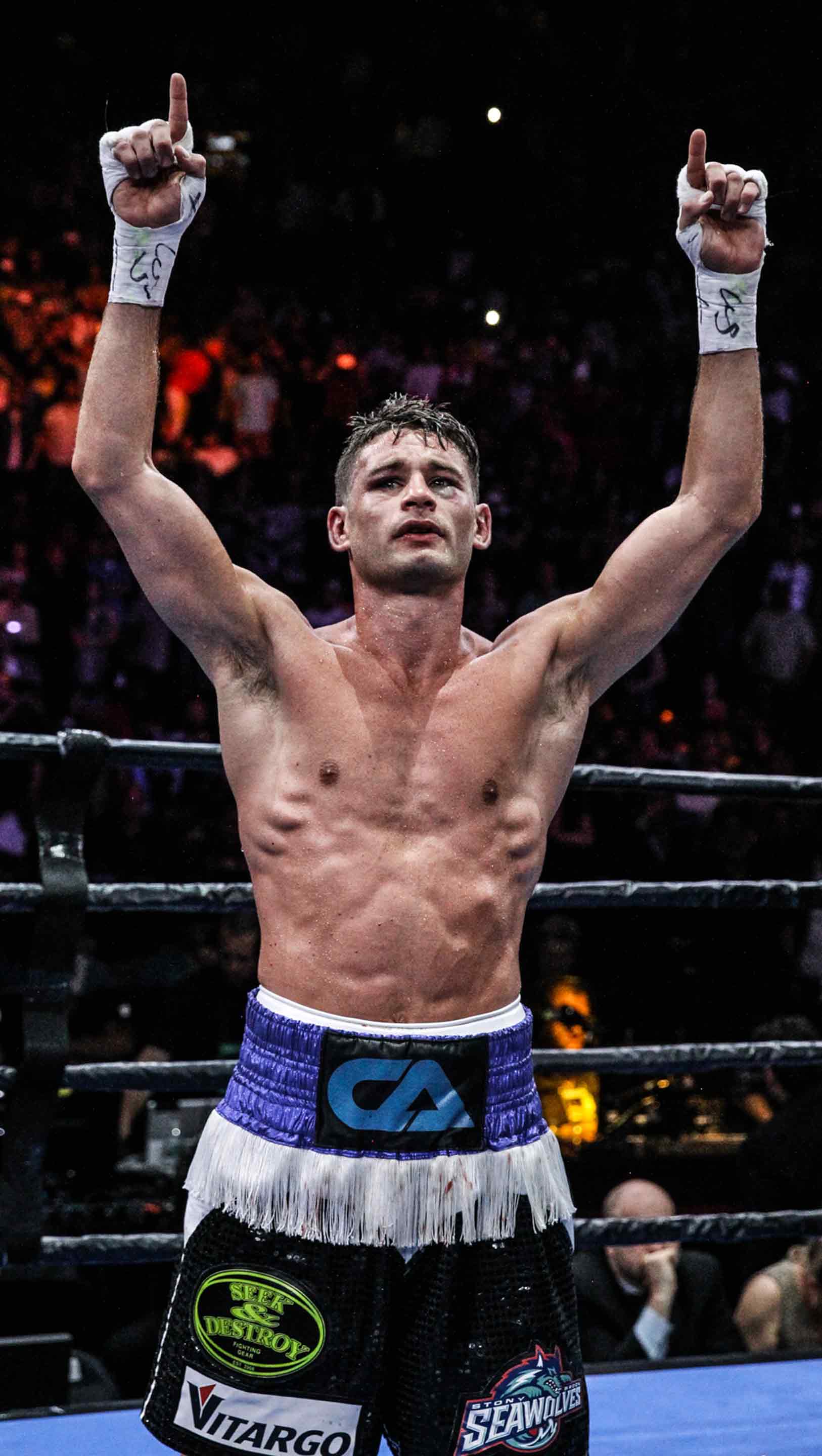 Applause for Algieri