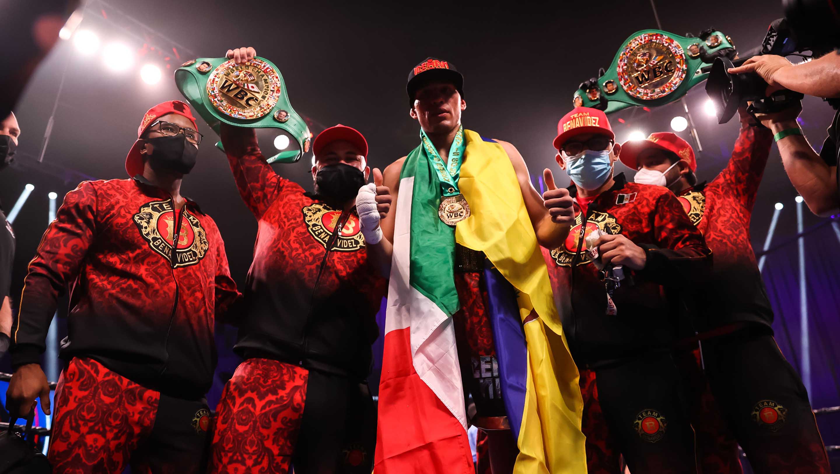 Benavidez wins by TKO11