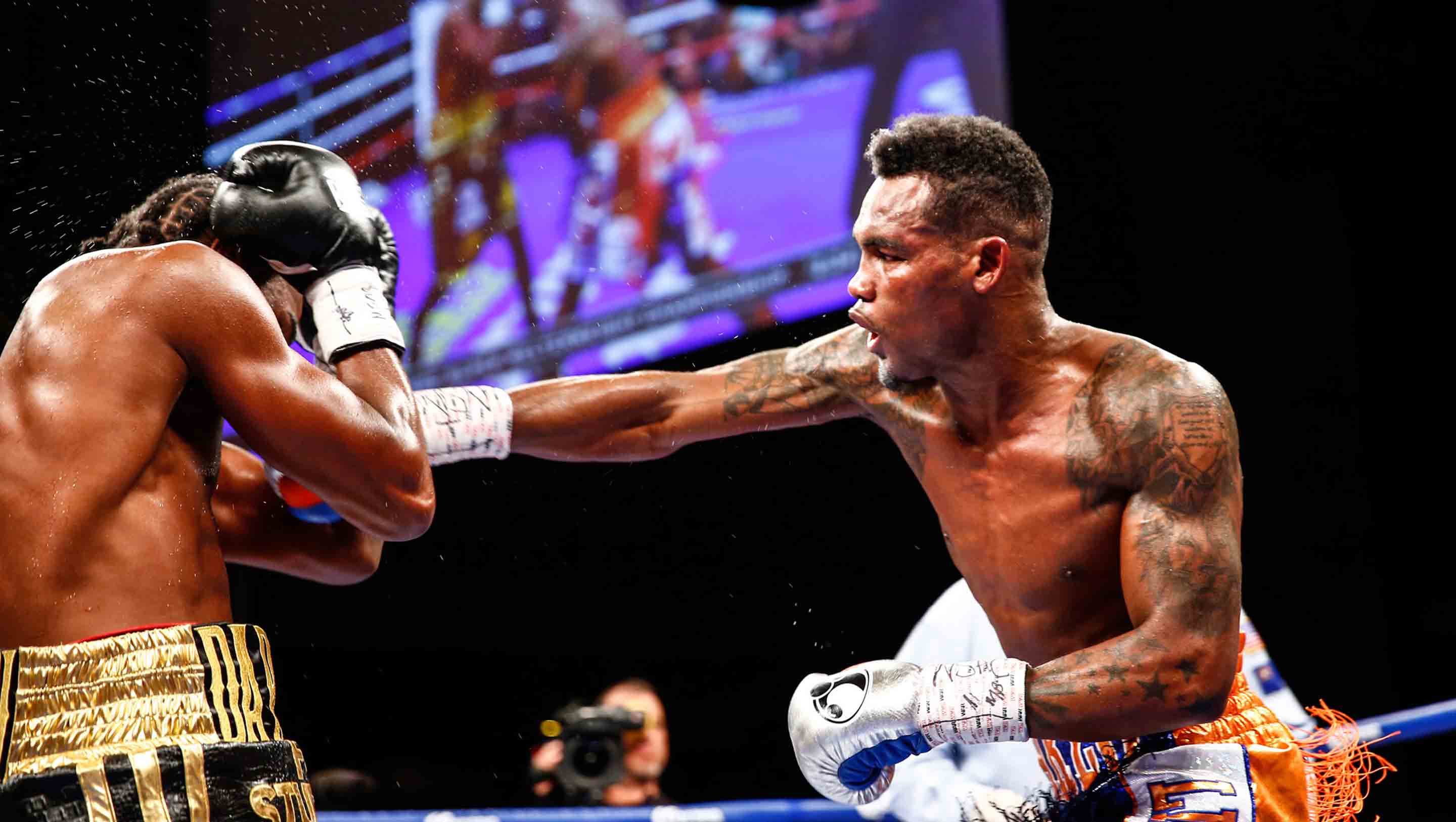 Charlo works his right