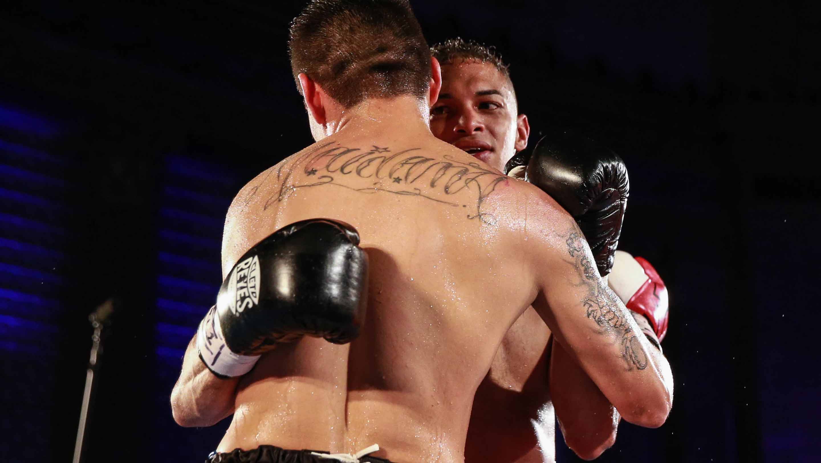Maidana and Maysonet embrace