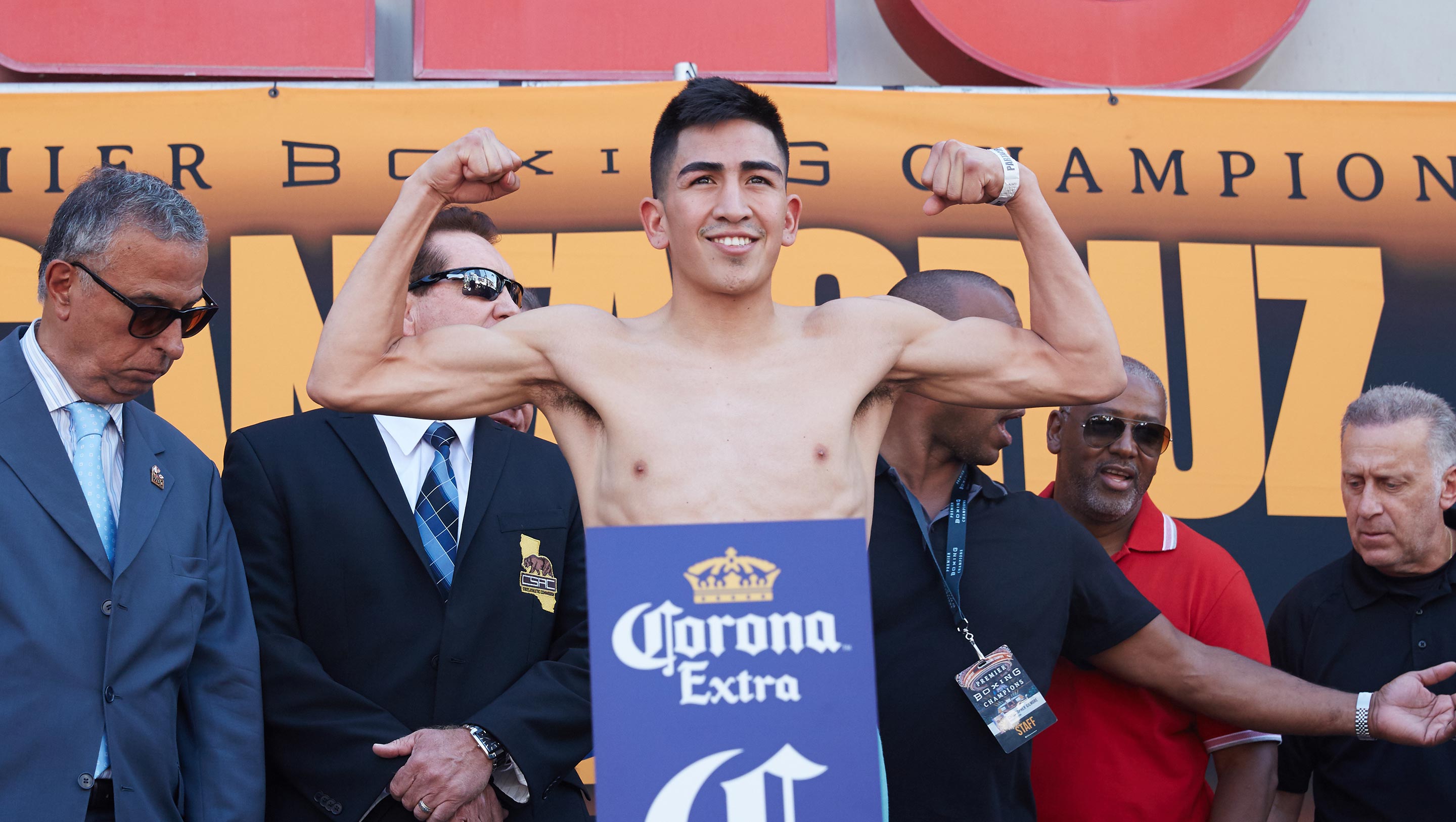 Santa Cruz makes weight