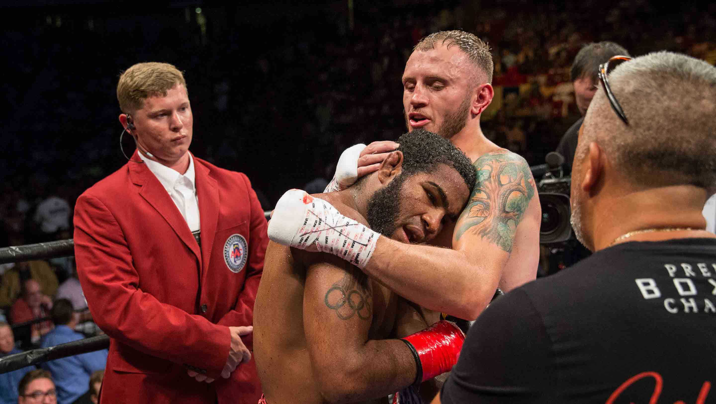 Vasquez congratulates Diaz