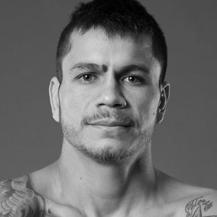 Moises Flores fighter profile