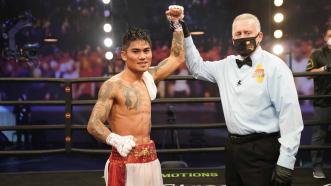 Mark Magsayo Outpoints Rigoberto Hermosillo 